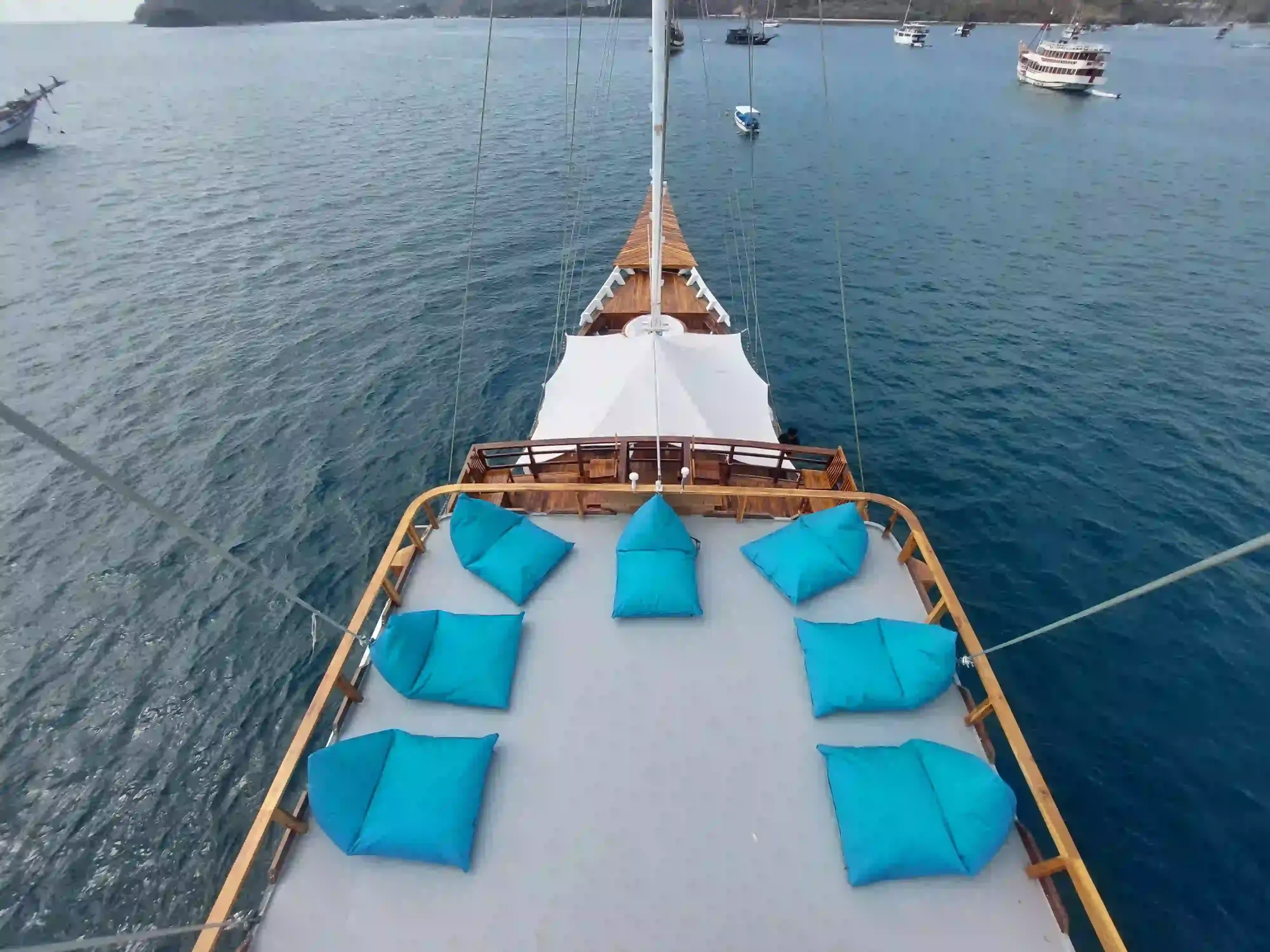 Komodo Liveaboard vs Day Trip