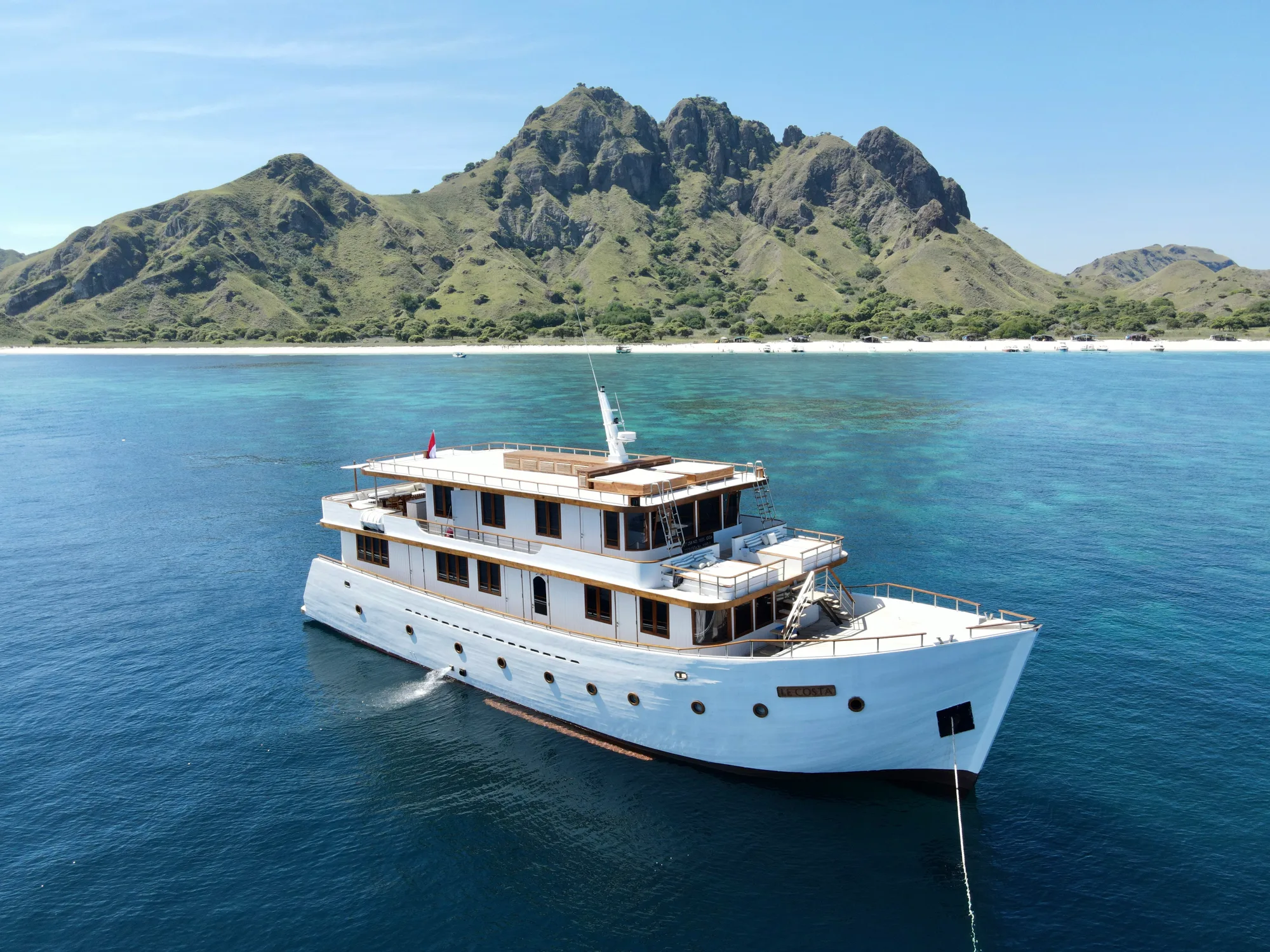 Day Trip vs Liveaboard vs Land-Based: Choosing Your Komodo Format